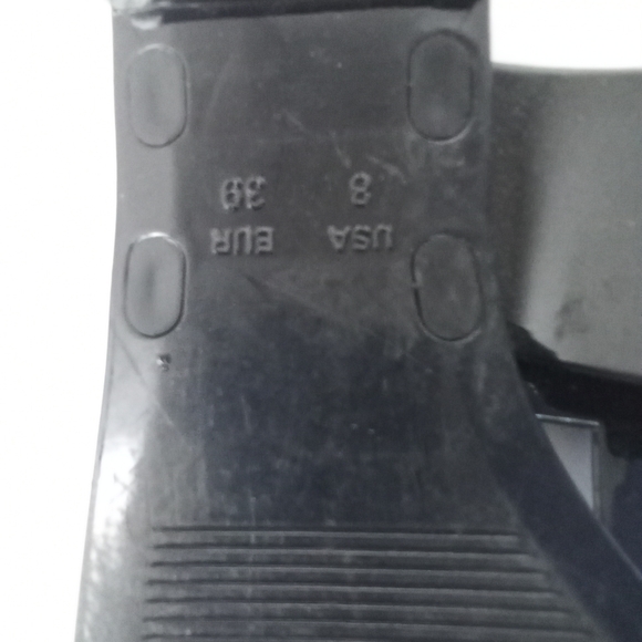 Jeffrey Campbell Black Thong Sandals Gold Horsebit Accents Size 8 - Picture 2 of 2